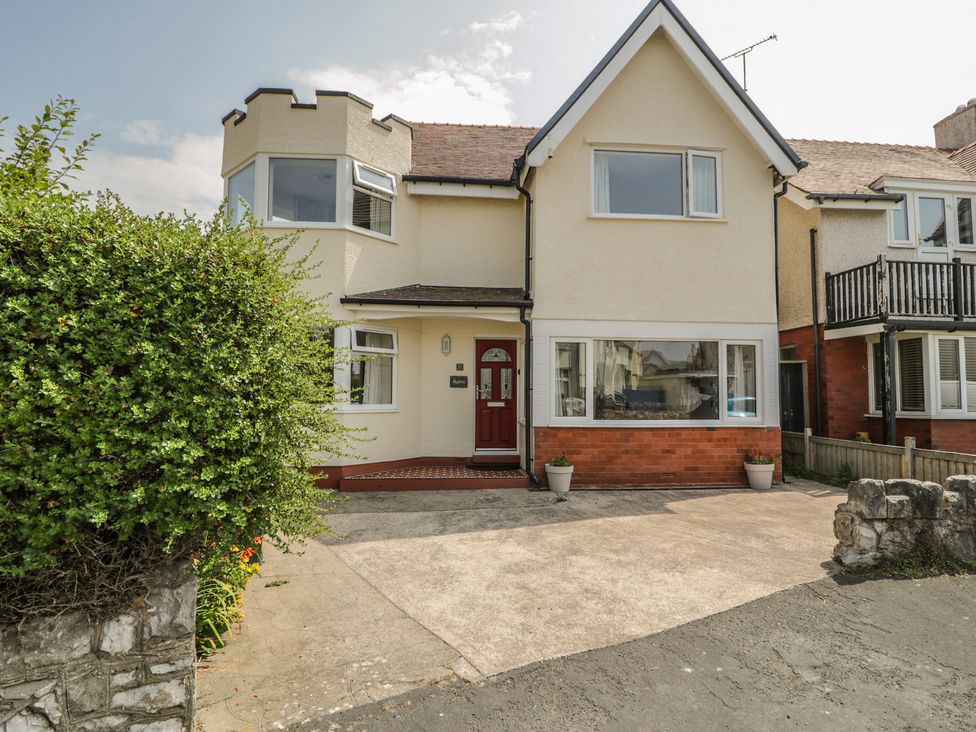 A house with a driveway and plants at Roma in Rhos-on-Sea