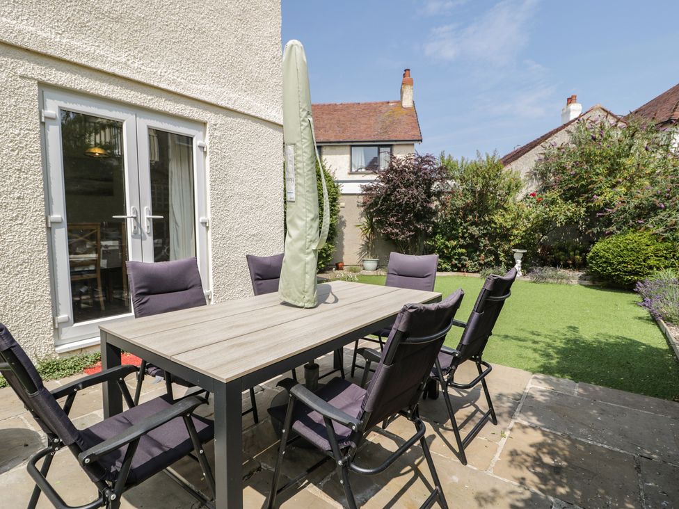 A patio with table and chairs at Roma in Rhos-on-Sea