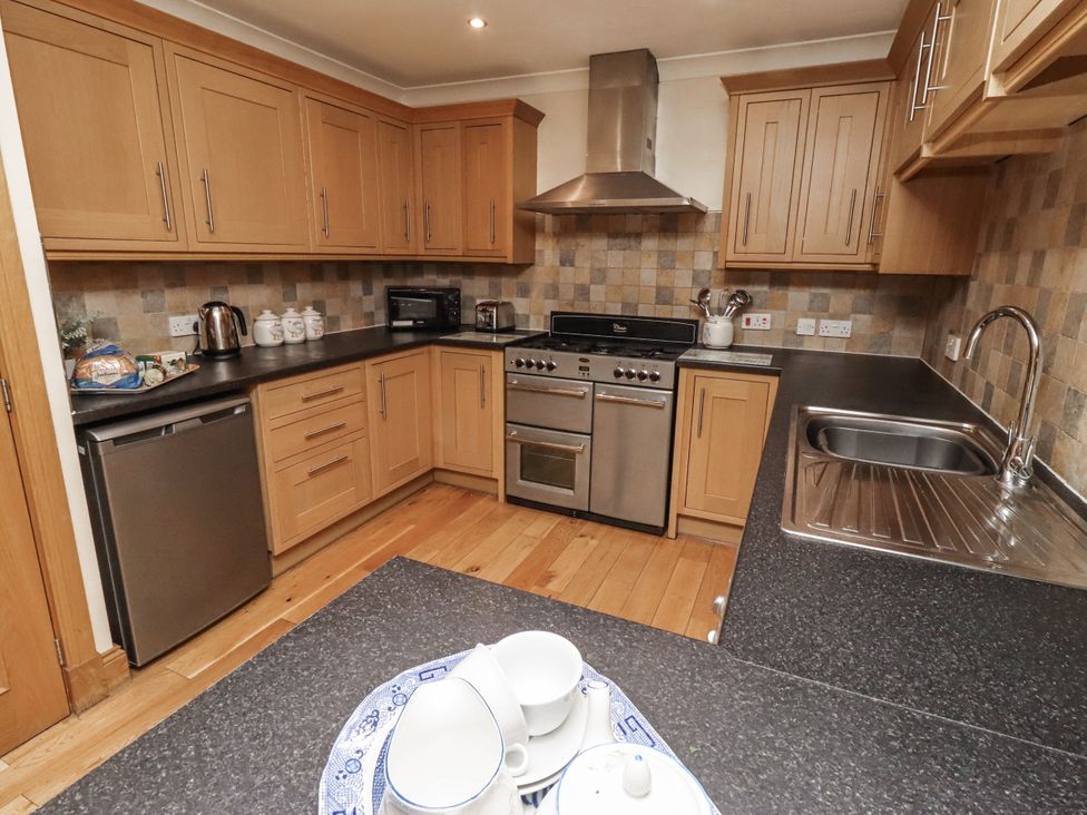 A kitchen with cabinets and appliances at Long Cart Cottage in Embleton