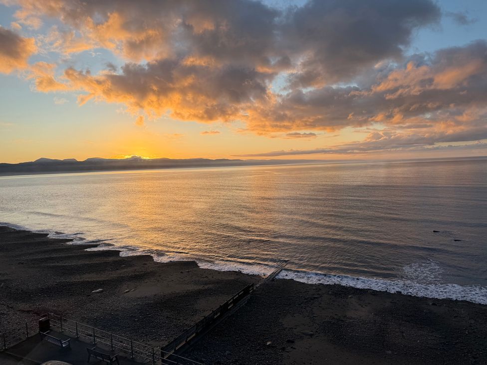 A beach view during sunset at The View in Criccieth