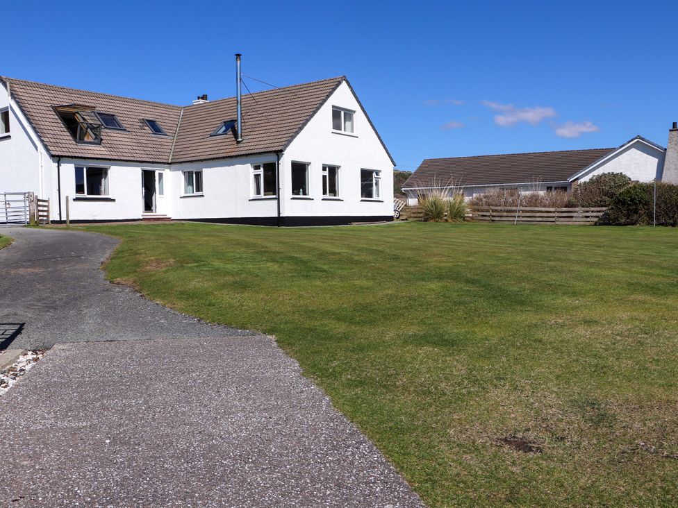 A house with lawn and walkway at Ceól na Mara Uig