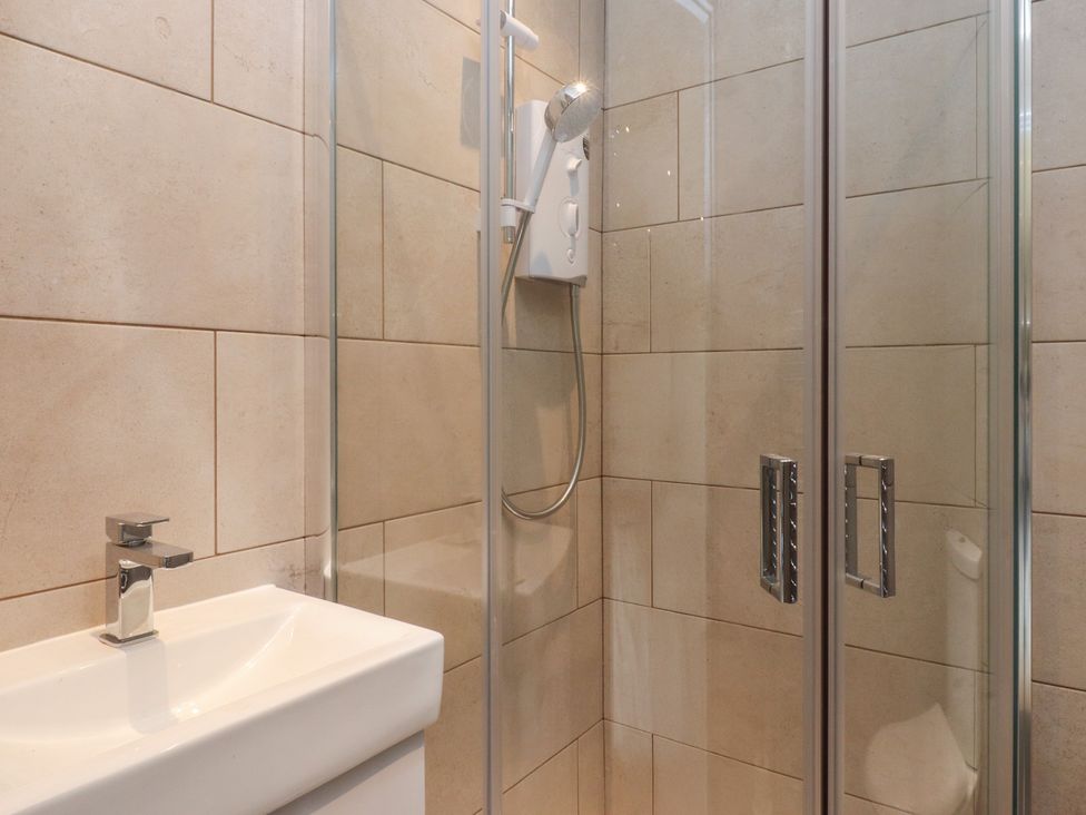 A bathroom with a shower and sink at Heath Hideaway