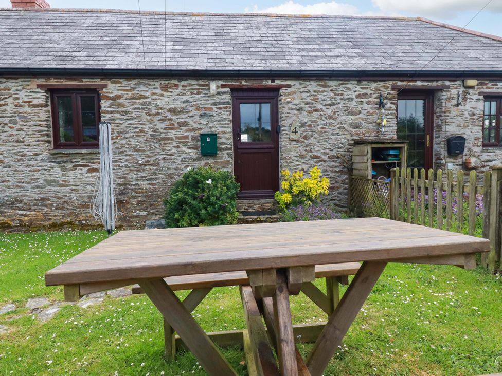 A table in front of a cottage at 4 Mowhay Cottages in Gorran Haven