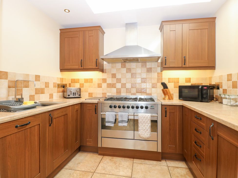 A kitchen with cabinets and appliances at The Annexe in Litcham