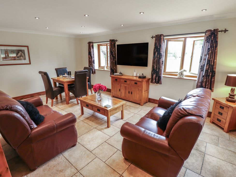 A living room with sofas and a dining area at The Annexe in Litcham