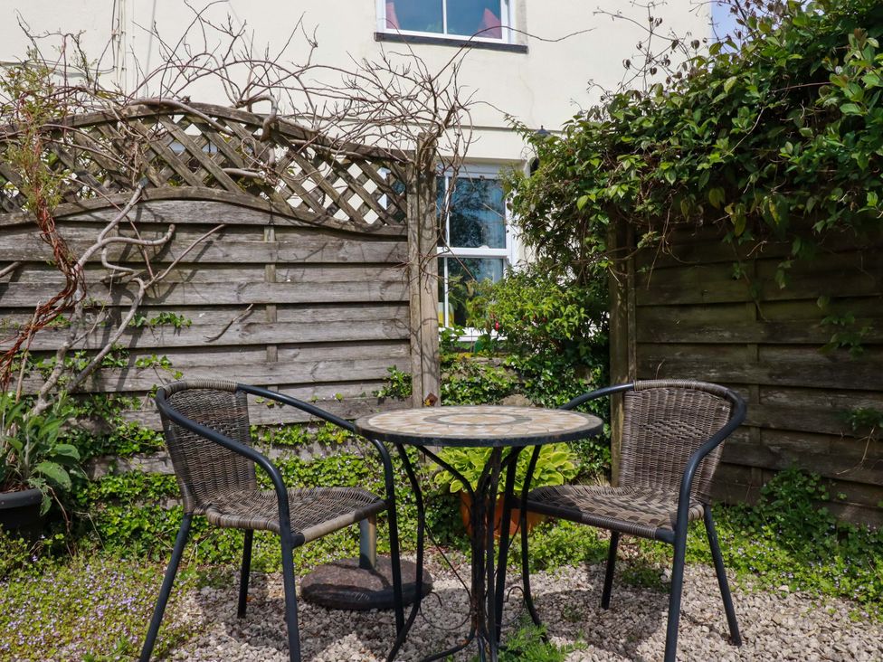 A garden with a table and chairs at Longview Cottage Penwithick neat St Austell
