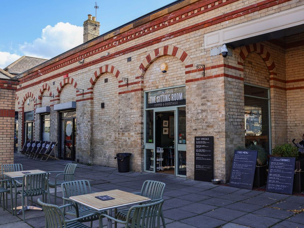An outdoor seating area with tables and chairs at The Sitting Room in Saltburn-by-the-Sea