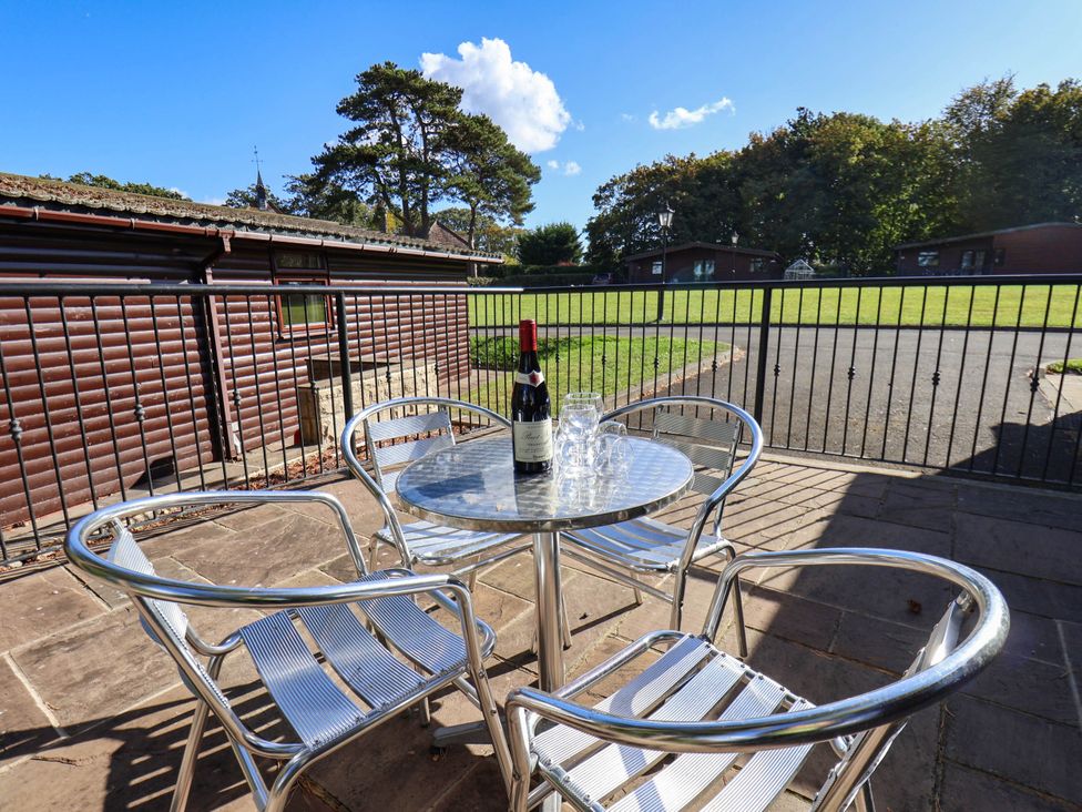 An outdoor area with a table and chairs at Snowdrop in Saltburn-by-the-Sea