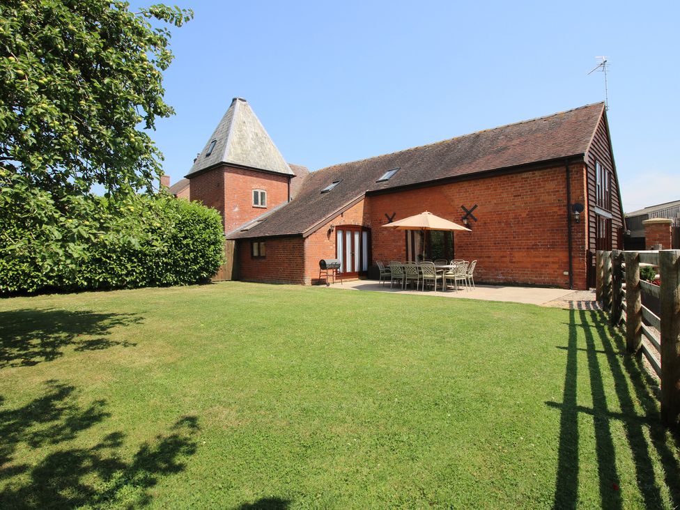 A house with a garden and patio seating area at The Wainhouse Bockleton near Tenbury Wells