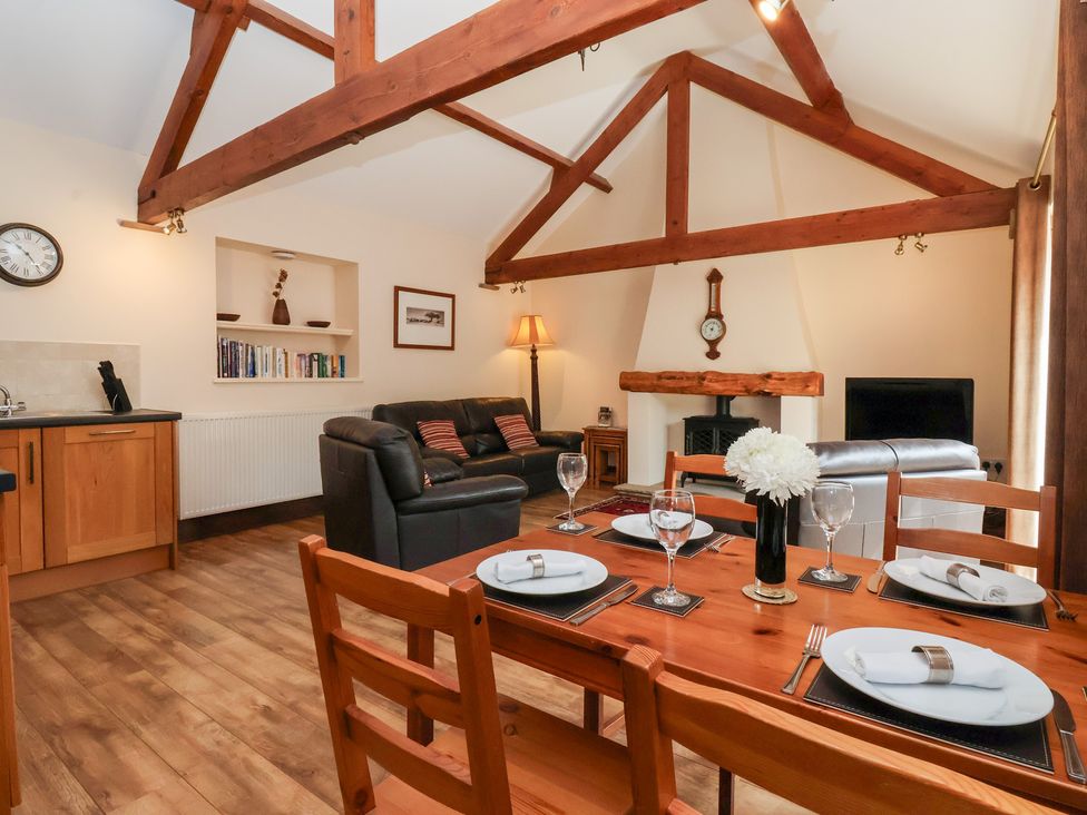A living room with a dining area and kitchen at Winsall Court I Gransmoor near Bridlington