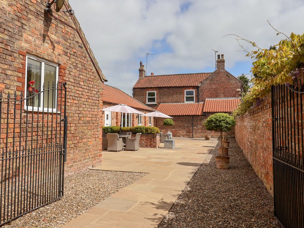 An outdoor space with a seating area and potted plants at Winsall Court I Gransmoor near Bridlington
