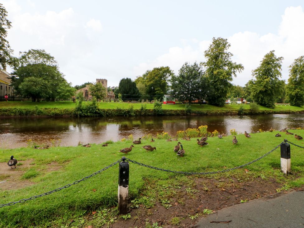 A park with a river and ducks at 27 Bongate, Appleby-In-Westmorland