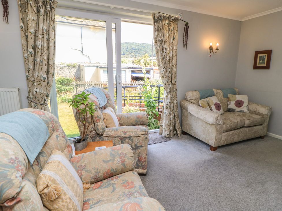 A living room with sofas and a window at Lamora in Cheddar