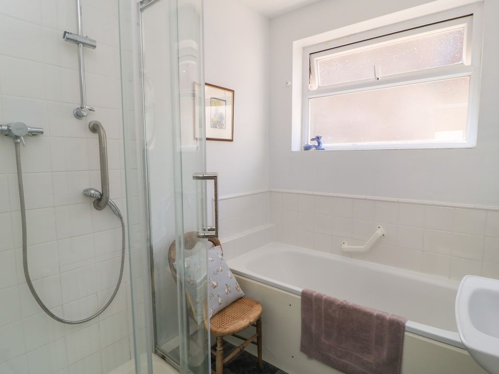A bathroom with a shower and bathtub at Lamora in Cheddar
