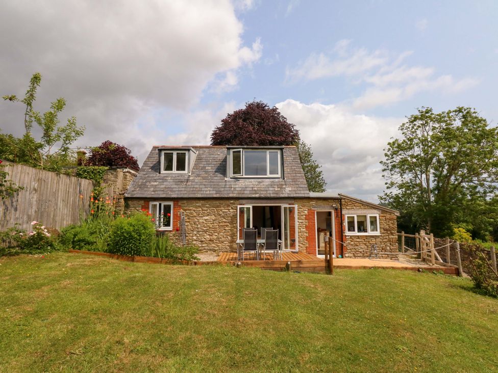 A house with garden and patio at Mallows Byre in Yetminster