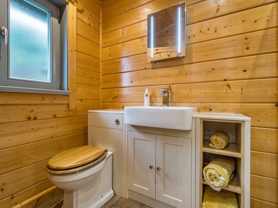 A bathroom with sink and toilet at Elm Lodge in Ulverston