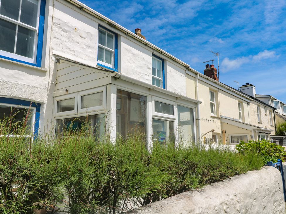 A house with windows and a front yard at Pegs in Porthleven
