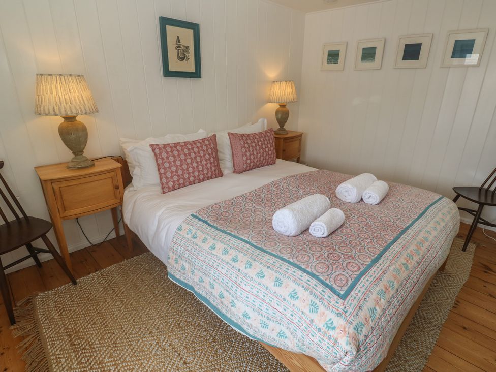 A bedroom with a bed and lamps at Pegs in Porthleven