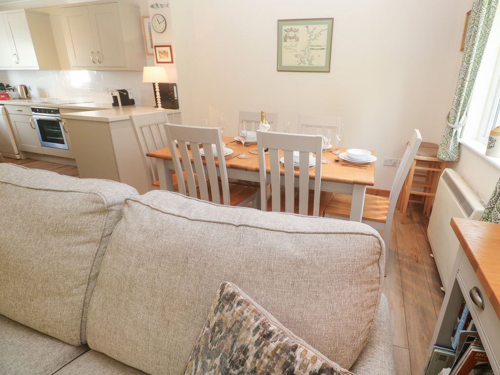 A dining area with a table and chairs at Sild Cottage in Falmouth