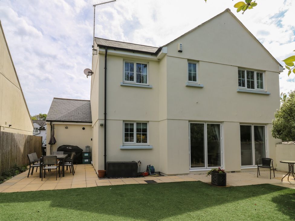 A house with garden furniture and a grill at Glebe House in Bigbury