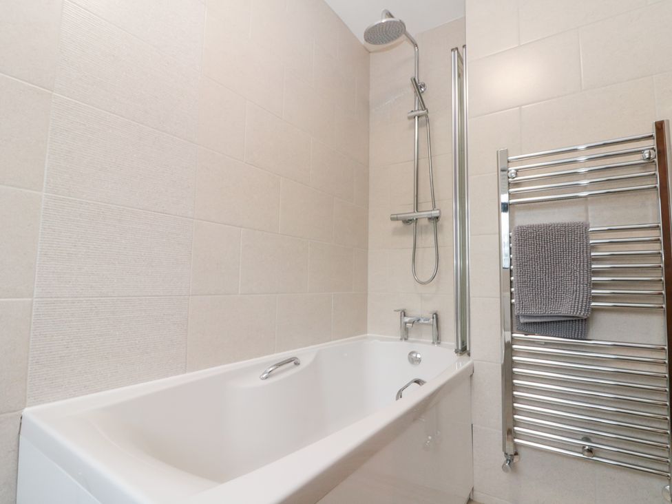 A bathroom with a bathtub and shower at Fieldside in Hunmanby