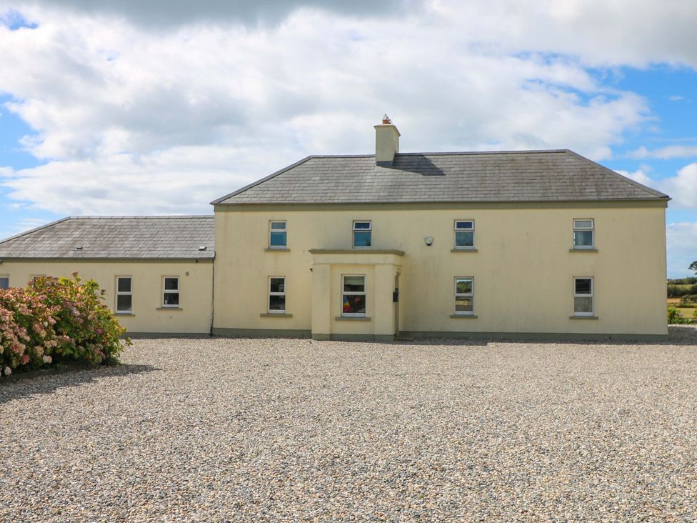A house with windows and door at Sanderling Lodge in Tacumshane, County Wexford