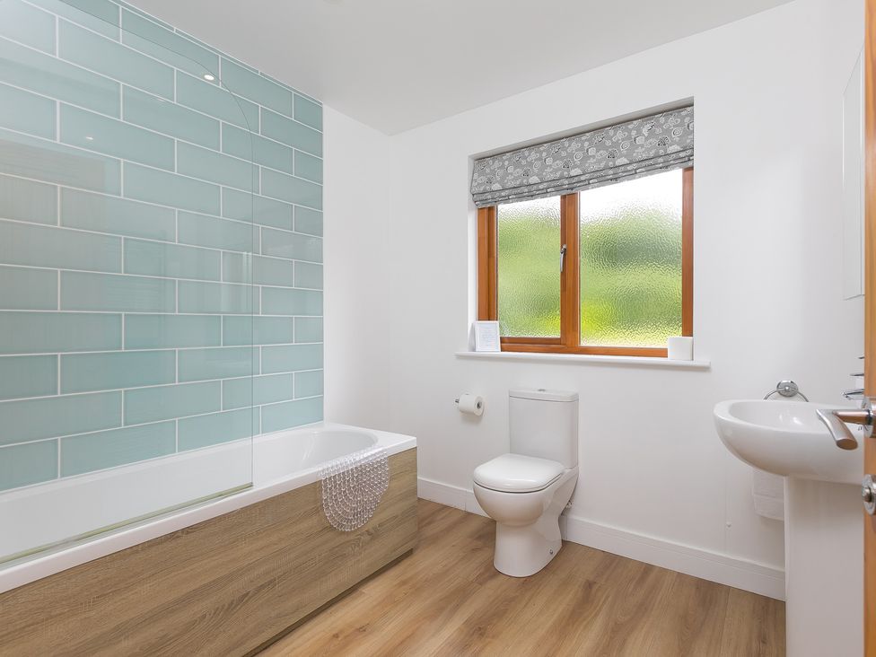 A bathroom with a bathtub, toilet, and sink at Tressa, Tor Down Quarry St Breward