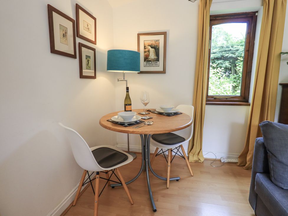 A dining area with a table and chairs at Doe Foot Cottage in Ingleton