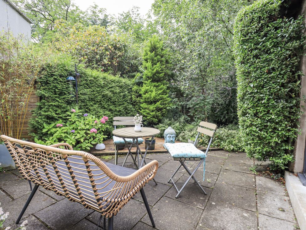 A garden with seating and a table at Doe Foot Cottage Ingleton
