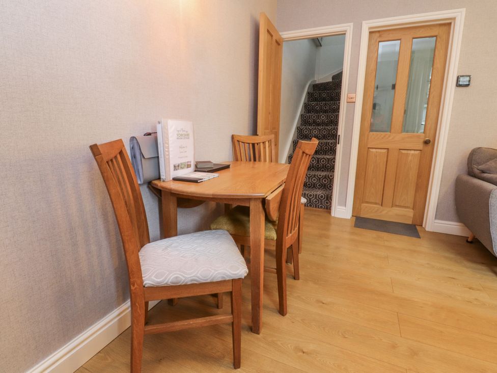 A dining area with a table and chairs at Lorna Loom in Skipton