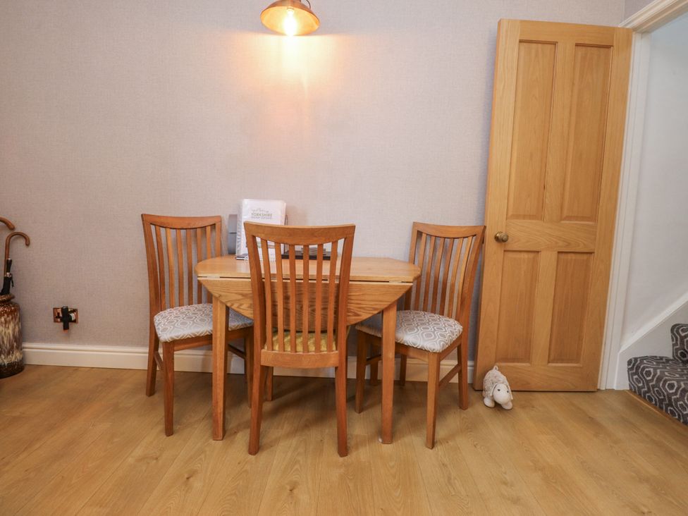 A dining room with a wooden table and chairs at Lorna Loom in Skipton