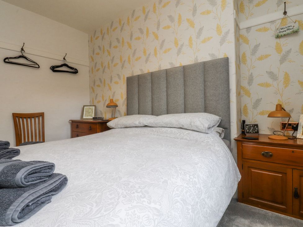 A bedroom with a bed and bedside table at Lorna Loom in Skipton