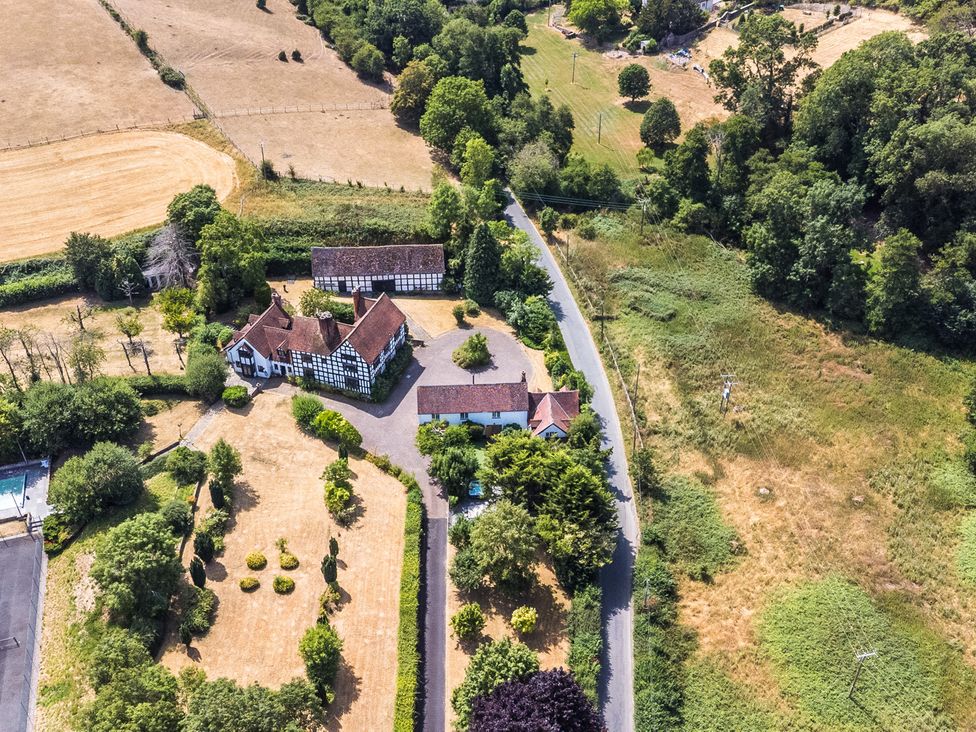 A house with garden and swimming pool at Lower Tundridge Cottage Suckley near Malvern