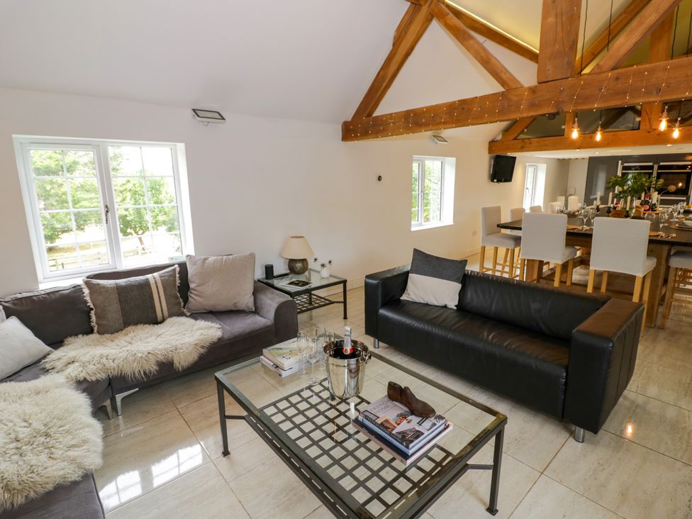 A living room with sofas and a coffee table at Lower Tundridge Cottage Suckley near Malvern