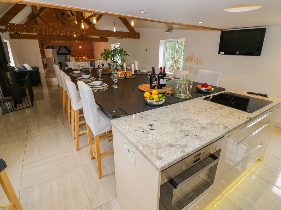 A kitchen with a table and chairs at Lower Tundridge Cottage Suckley near Malvern