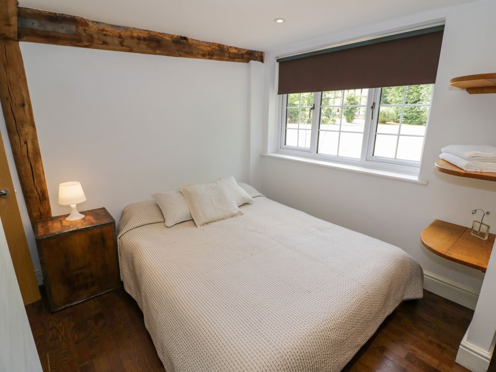 A bedroom with a bed and lamp at Lower Tundridge Cottage Suckley near Malvern