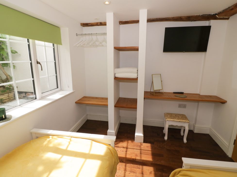 A bedroom with beds and shelves at Lower Tundridge Cottage Suckley near Malvern