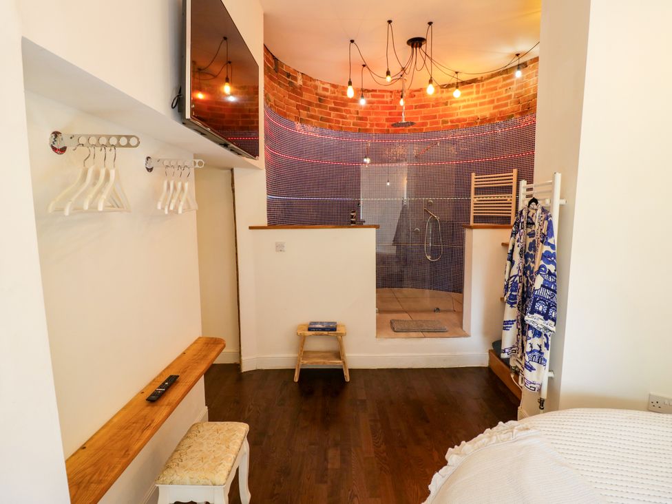 A bathroom featuring a shower with tiled walls at Lower Tundridge Cottage, Suckley near Malvern