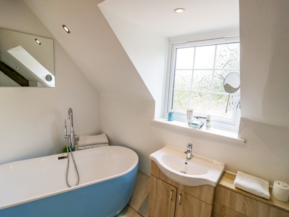 A bathroom featuring a bathtub and sink at Lower Tundridge Cottage Suckley near Malvern