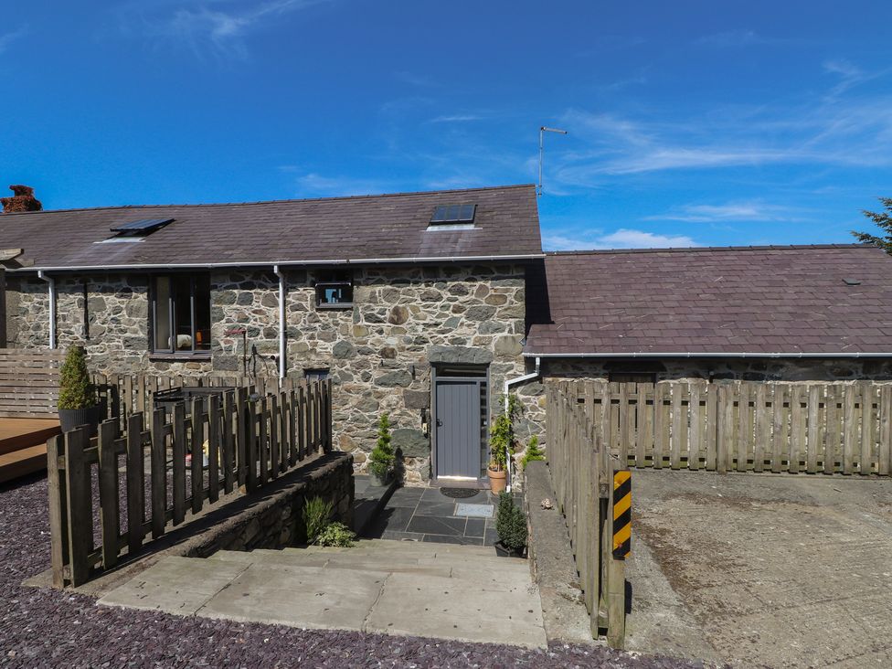 An outdoor area with a stone building and steps at Wern Olau Cottage, Groeslon near Caernarfon