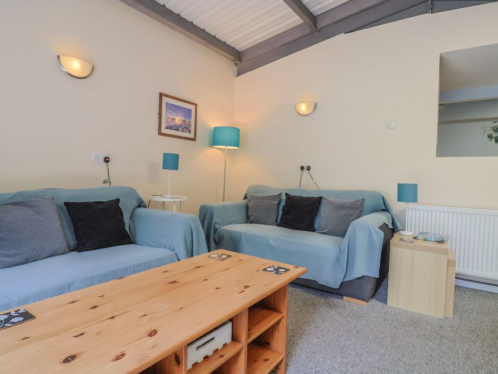 A living room with sofas and a coffee table at Brookfield Lodge in Drimpton