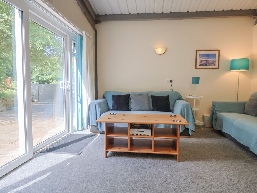 A living room with a coffee table and sofas at Brookfield Lodge in Drimpton