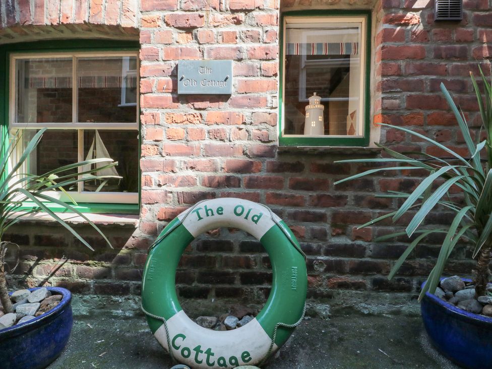 An outdoor space with a lifebuoy and plants at The Old Cottage in Staithes
