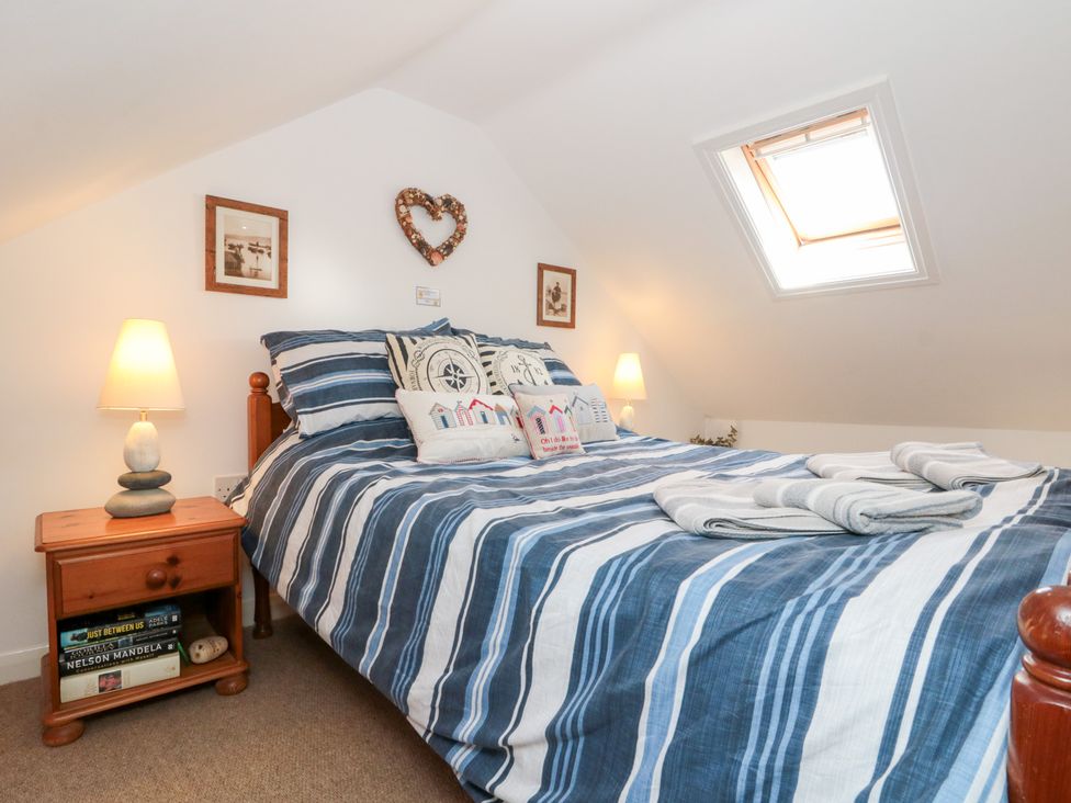 A bedroom with a bed and bedside table at The Old Cottage in Staithes