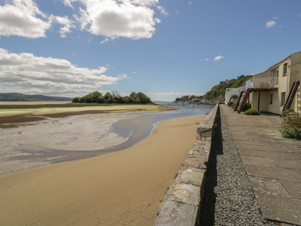 A river with sand and buildings at Lan y Mor in Porthmadog
