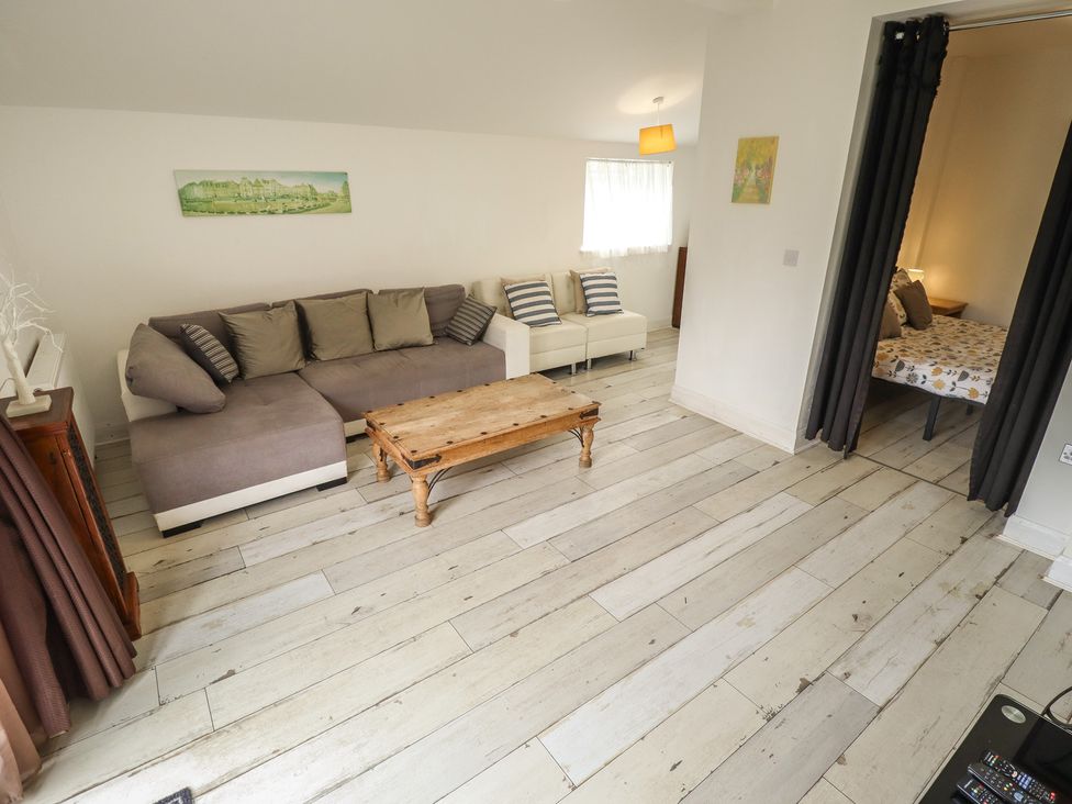 A living room with seating and a coffee table at Herby's Retreat in Sutton-On-Sea