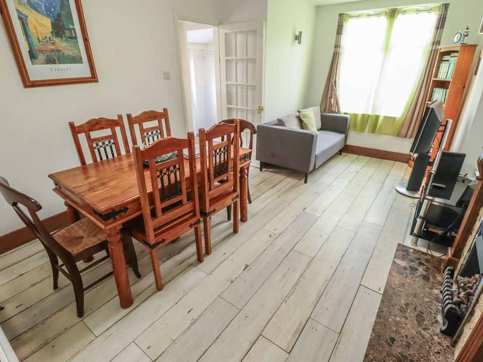 A dining room with a table and chairs at Herby's Retreat Sutton-On-Sea