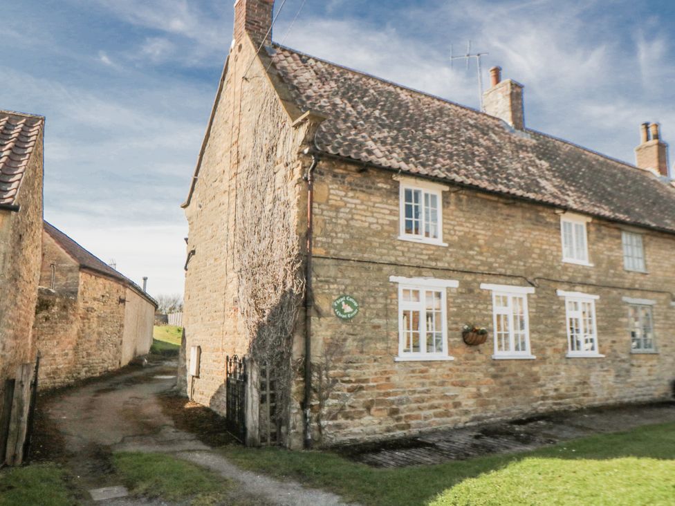 A house with a path and grass at Chapel Cottage in Ebberston