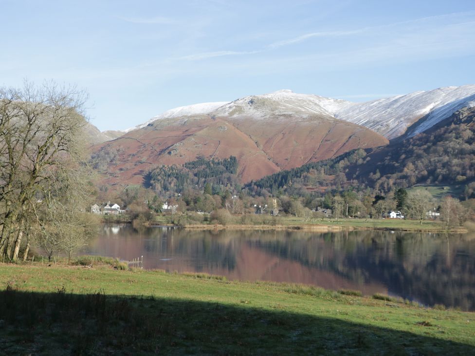 A landscape view of mountains and water at Stonegarth Cottage in Grasmere
