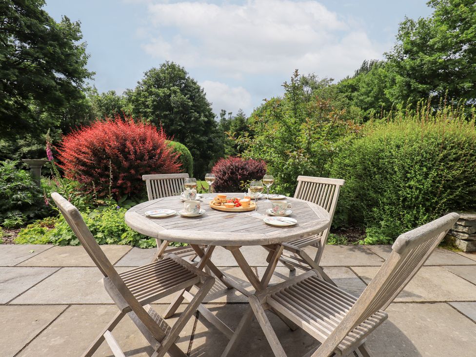 A table with food and drinks in the garden at Little Ellers in Portinscale near Keswick
